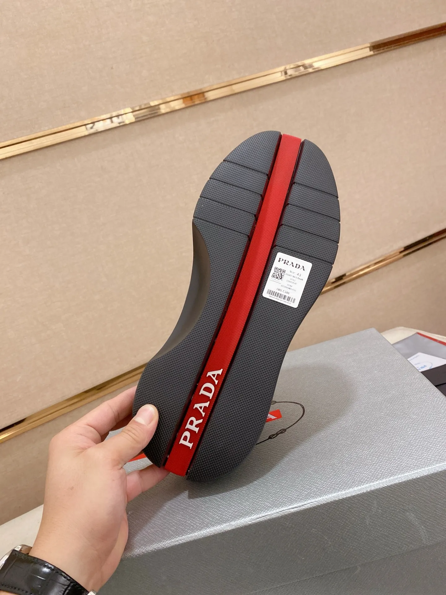 Men's shoes 💰 620💰 ✔️✔️✔️High-quality new PRADA counters are launched simultaneously, new men's shoes, 😘fabrics are selected from breathable fly-knit fabrics. Lining: Imported cowhide leather lining. 👍🏿High-end☄️Open-molded non-slip rubber outsole, exquisite lines, simple and elegant, comfortable and high-end for leisure travel. Code number: 38 to 45